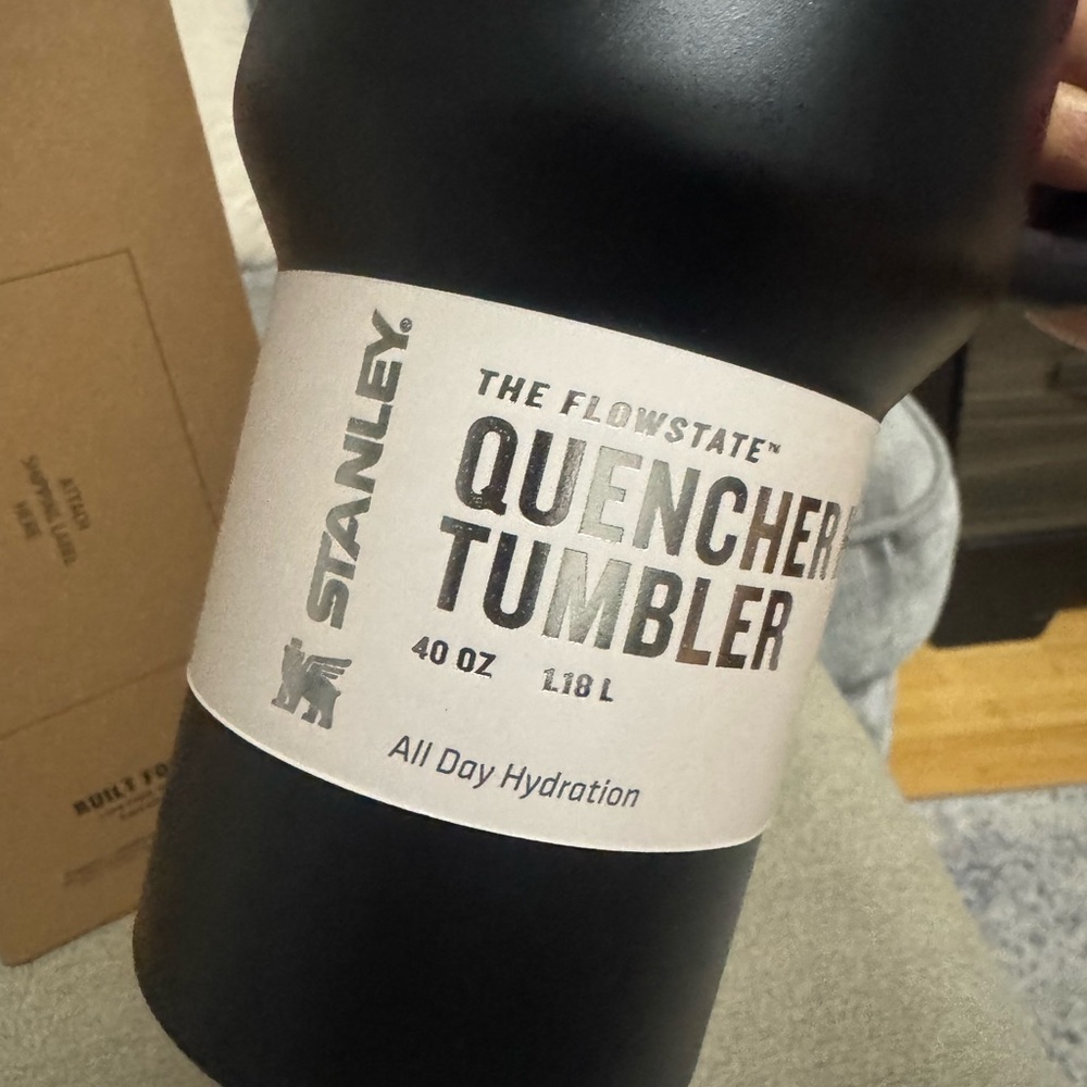 Stanley Matte Black 40oz Tumbler. New. - Picture 4 of 6